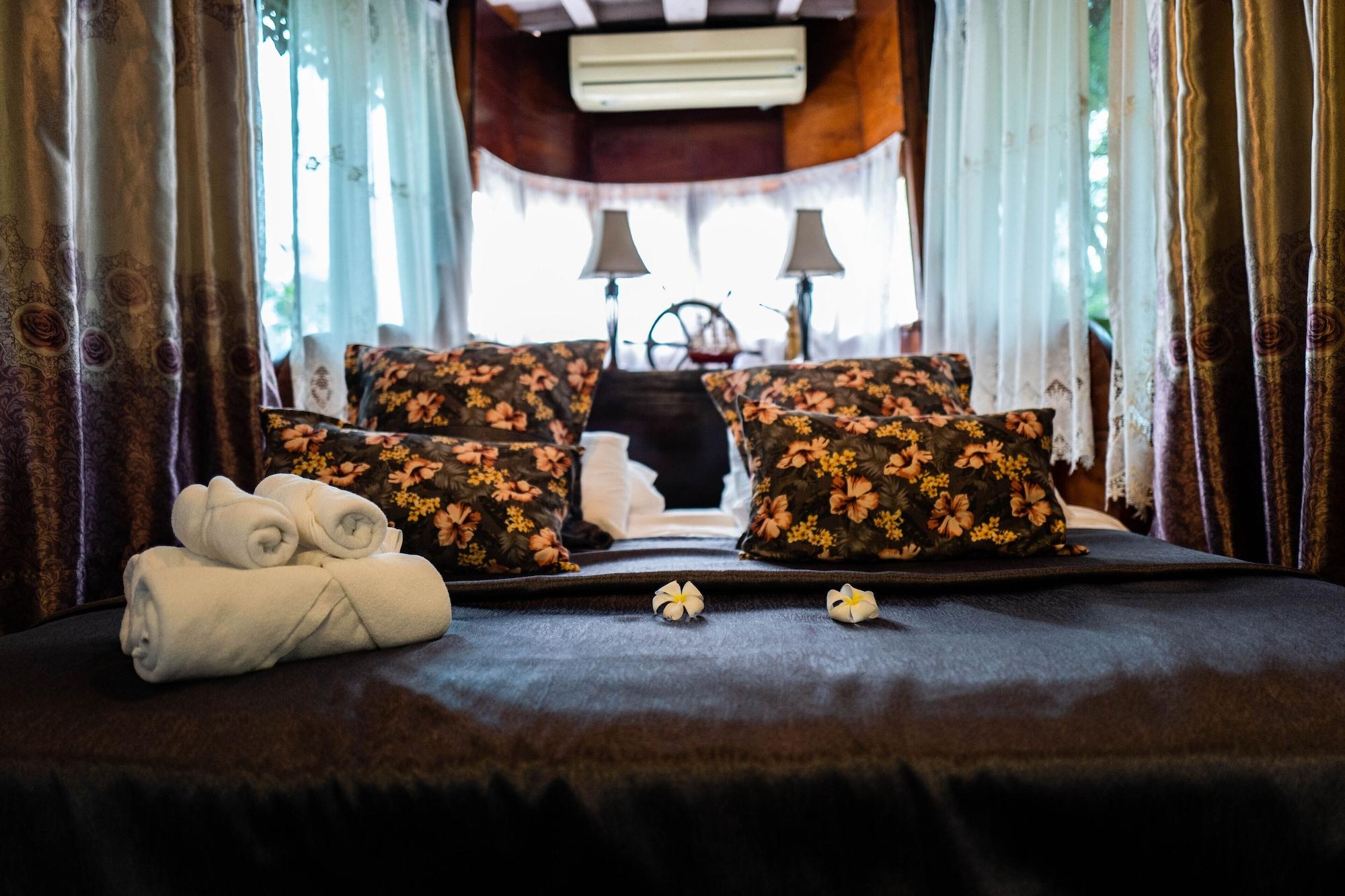 Kaengkrachan Boathouse Paradise Resort Kaeng Kachan Ngoại thất bức ảnh